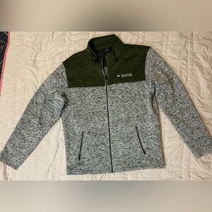 Yellowstone National Park Men's Green and Gray Zip-Up Sweater